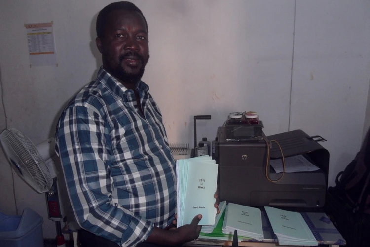 Impressão do livro de Jonás em Balanta