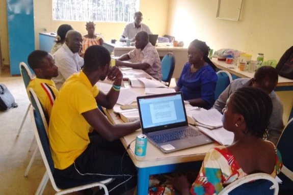 Equipa Manjaco verificação do livro de Êxodo